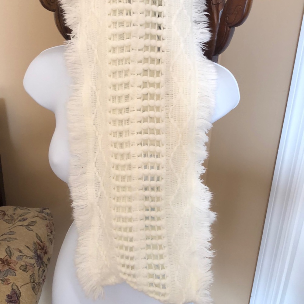 Scarf cream like new